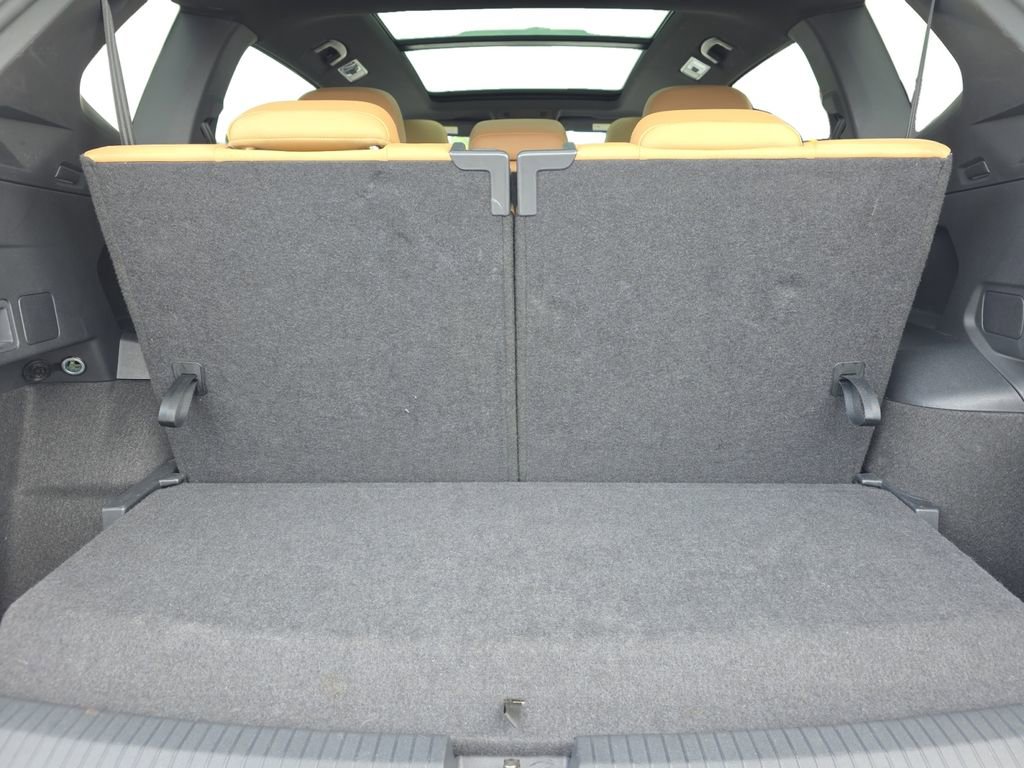 Used 2024 Volkswagen Tiguan SE image 11