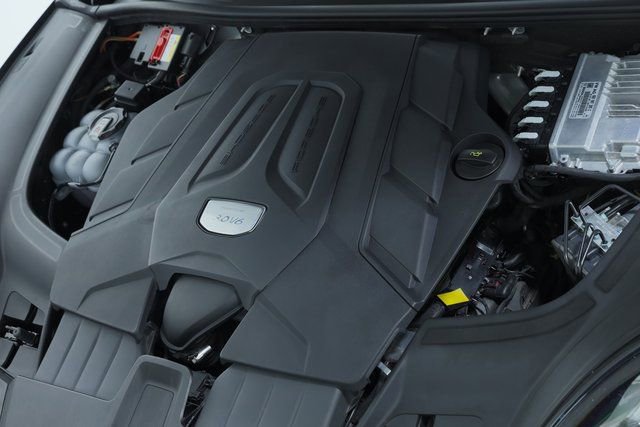 Used 2022 Porsche Cayenne Platinum Edition image 9