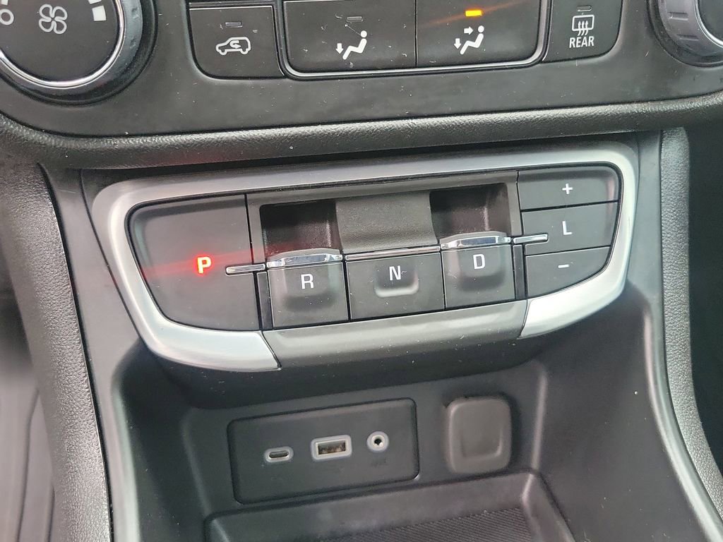 Used 2024 GMC Terrain SLE image 29