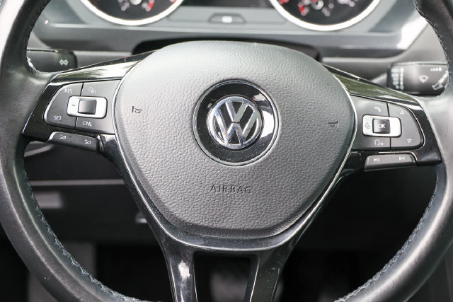 Used 2018 Volkswagen Tiguan SE w/ Panoramic Sunroof Package AWD/4WD image 9