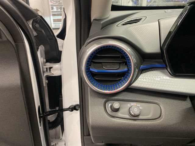 New 2026 Chevrolet Trax LT w/ Driver Confidence Package FWD image 11
