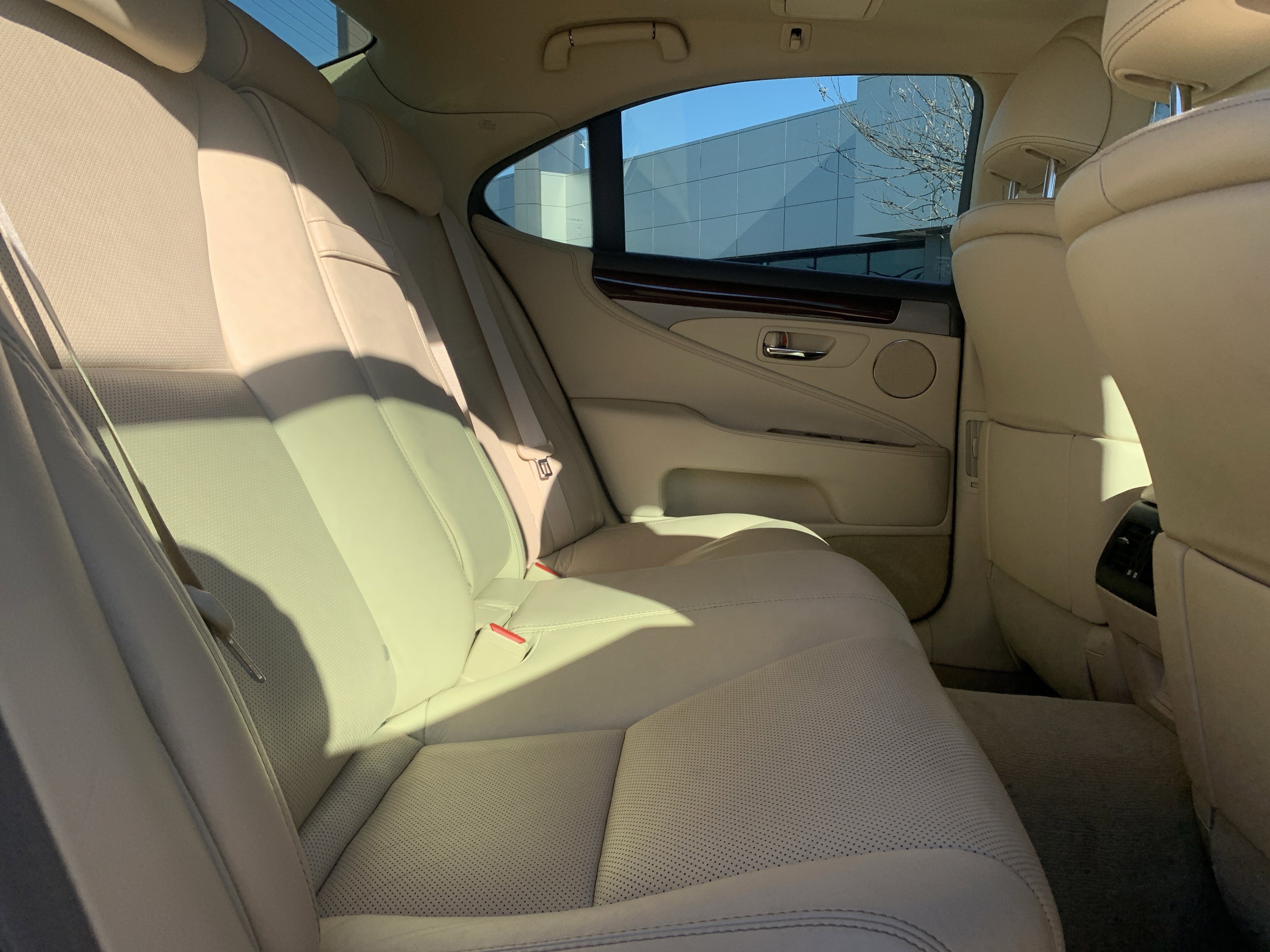 Used 2014 Lexus LS 460 image 33