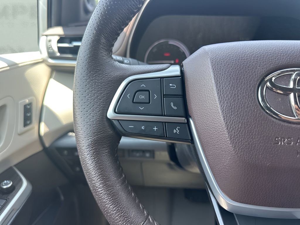 Used 2021 Toyota Sienna Platinum image 16
