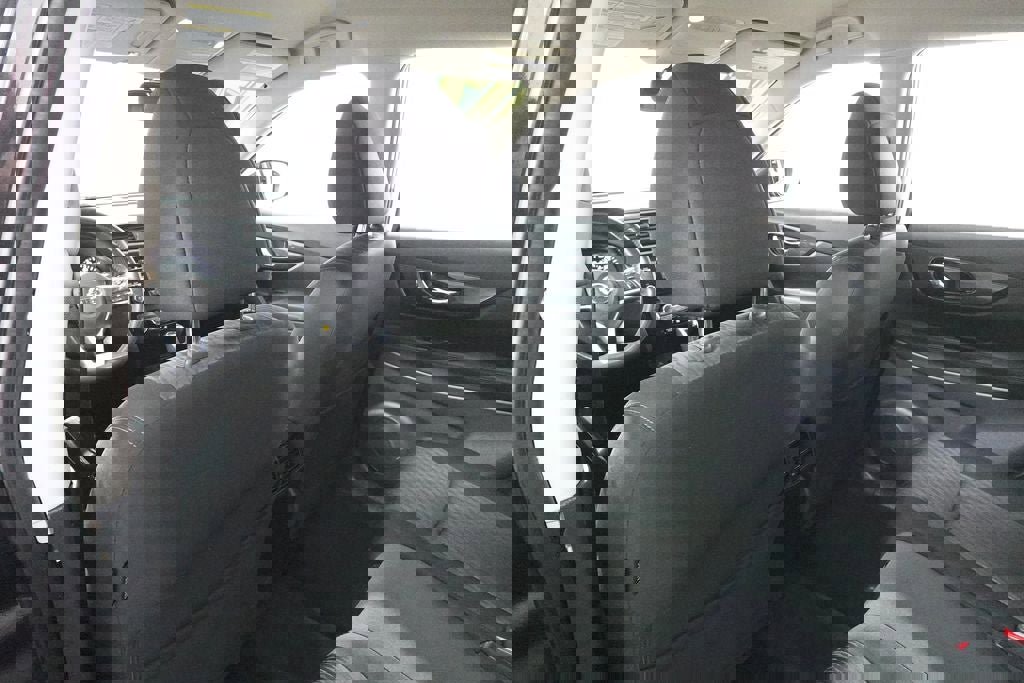 Used 2017 Nissan Rogue SV image 24