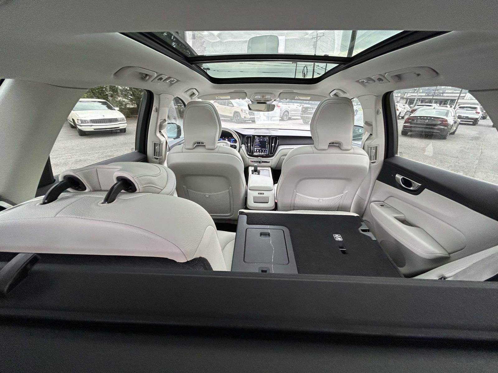 Certified 2024 Volvo XC60 B5 Plus w/ Climate Package image 18