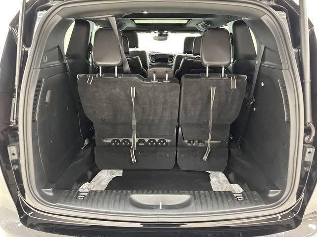 Used 2025 Chrysler Pacifica Limited image 17