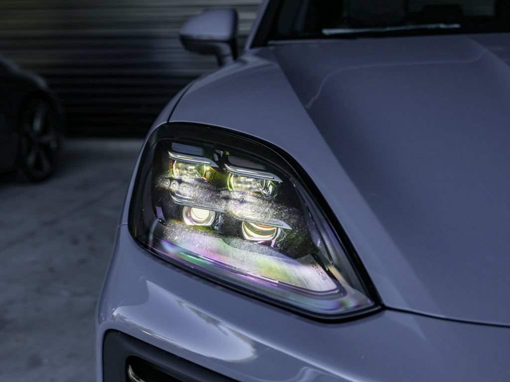 Certified 2026 Porsche Cayenne AWD/4WD image 11