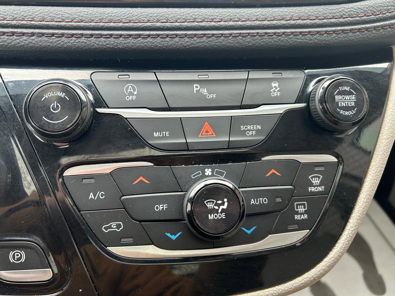 Used 2020 Chrysler Pacifica Limited image 26