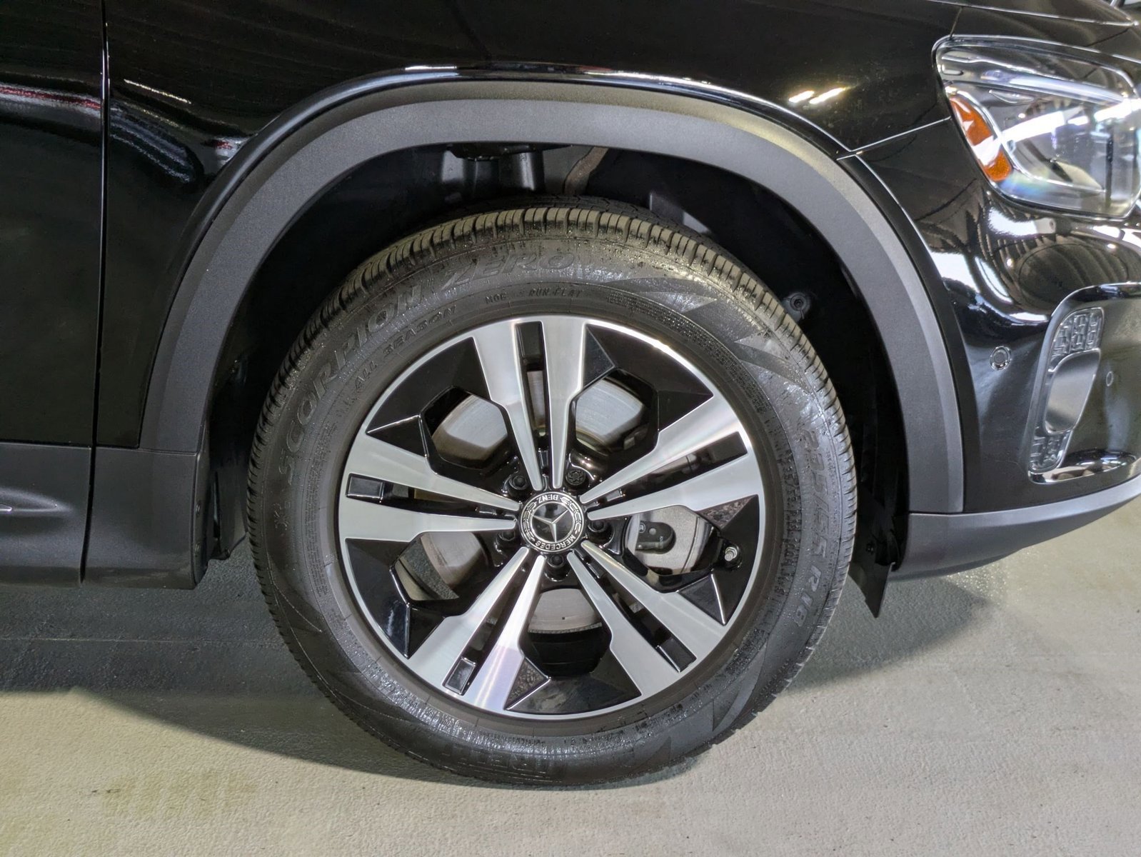 Certified 2025 Mercedes-Benz GLB 250 image 21