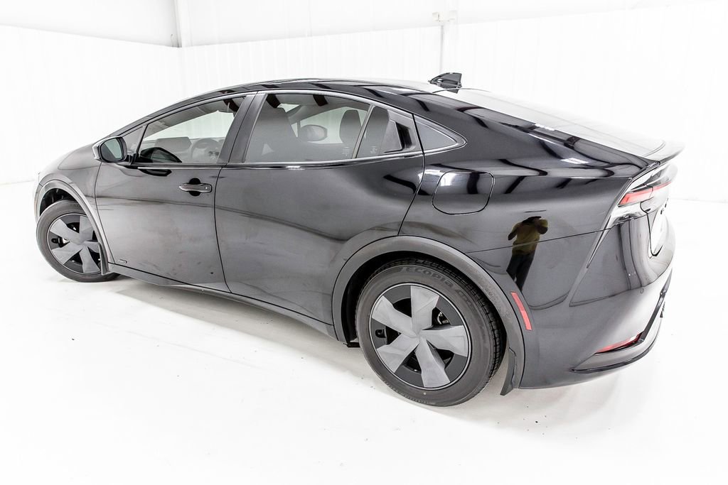 Used 2023 Toyota Prius LE image 4
