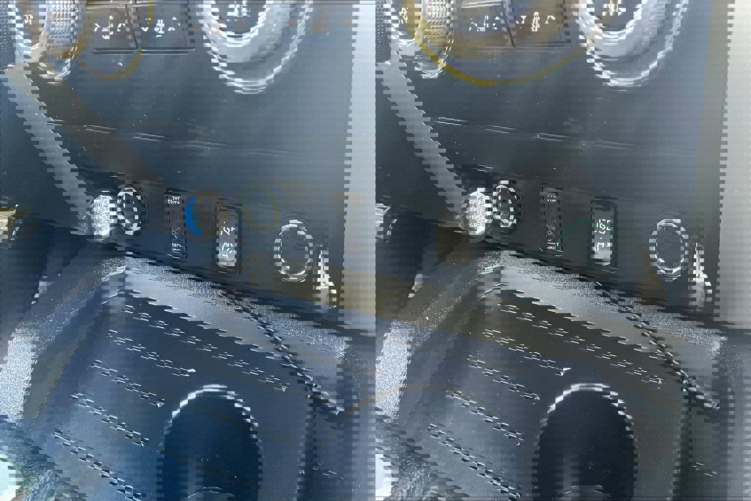 Used 2019 Toyota Tundra Limited w/ Limited Premium Package image 39