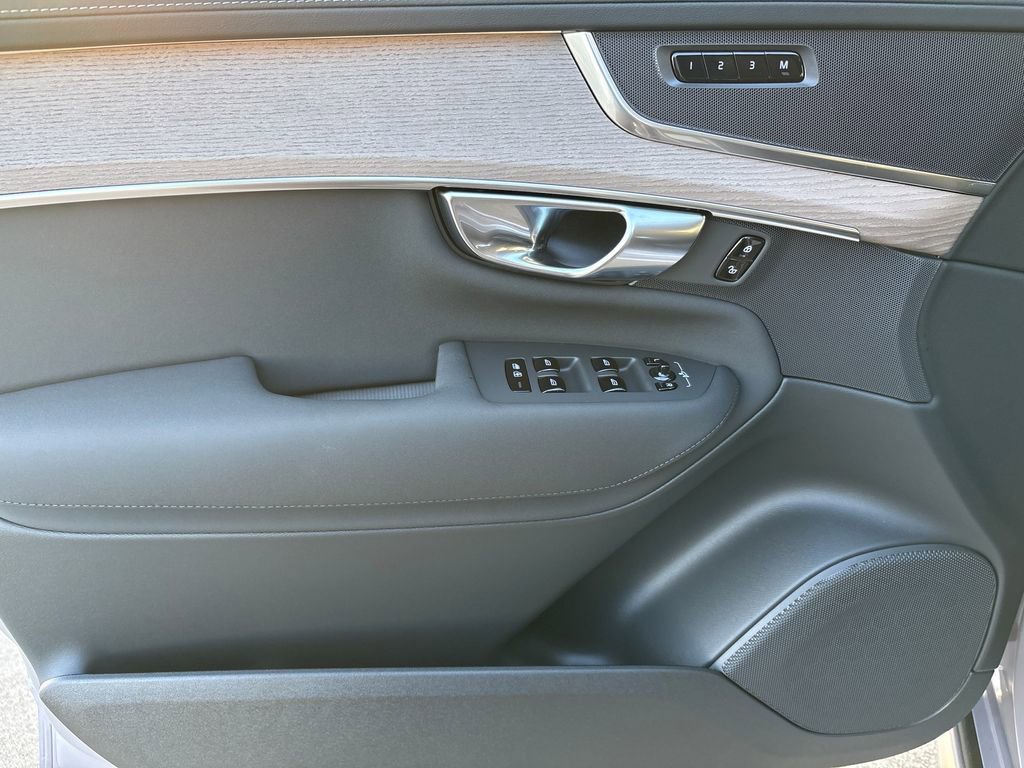 New 2026 Volvo XC90 T8 Core image 9