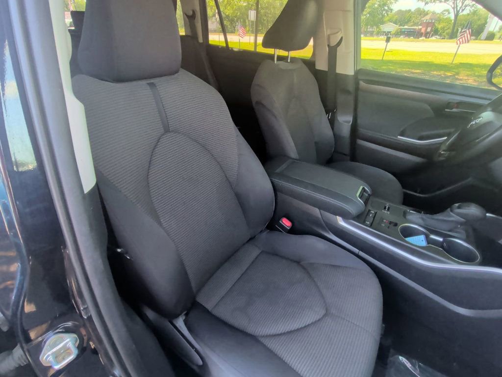 Used 2020 Toyota Highlander L FWD image 20
