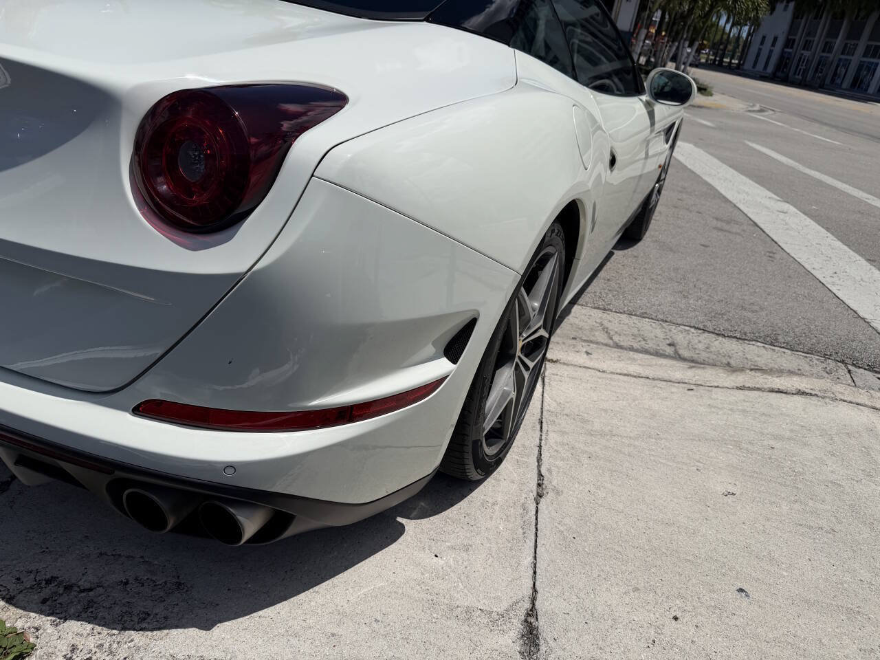 Used 2015 Ferrari California T RWD image 23