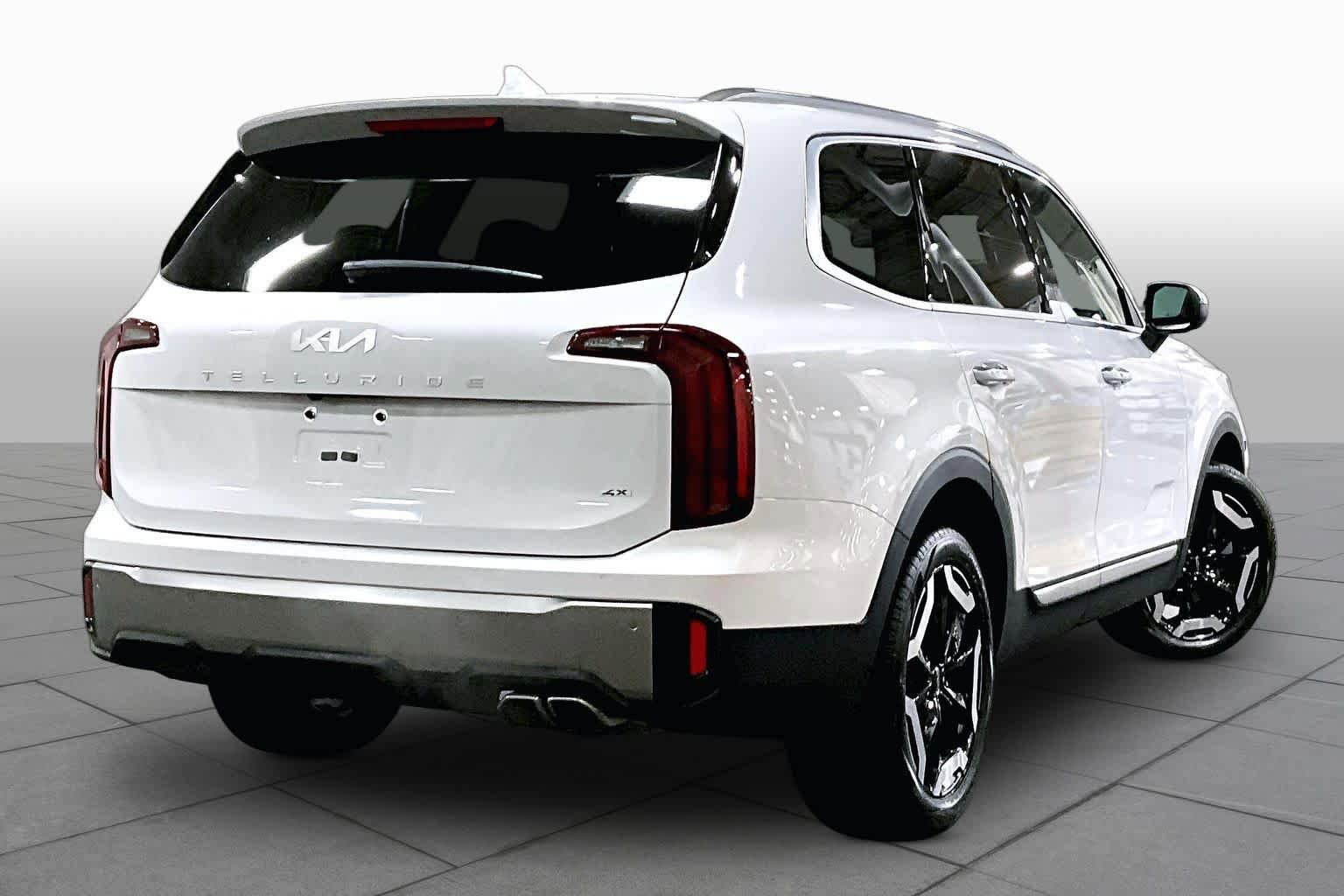 Used 2025 Kia Telluride S AWD/4WD image 13