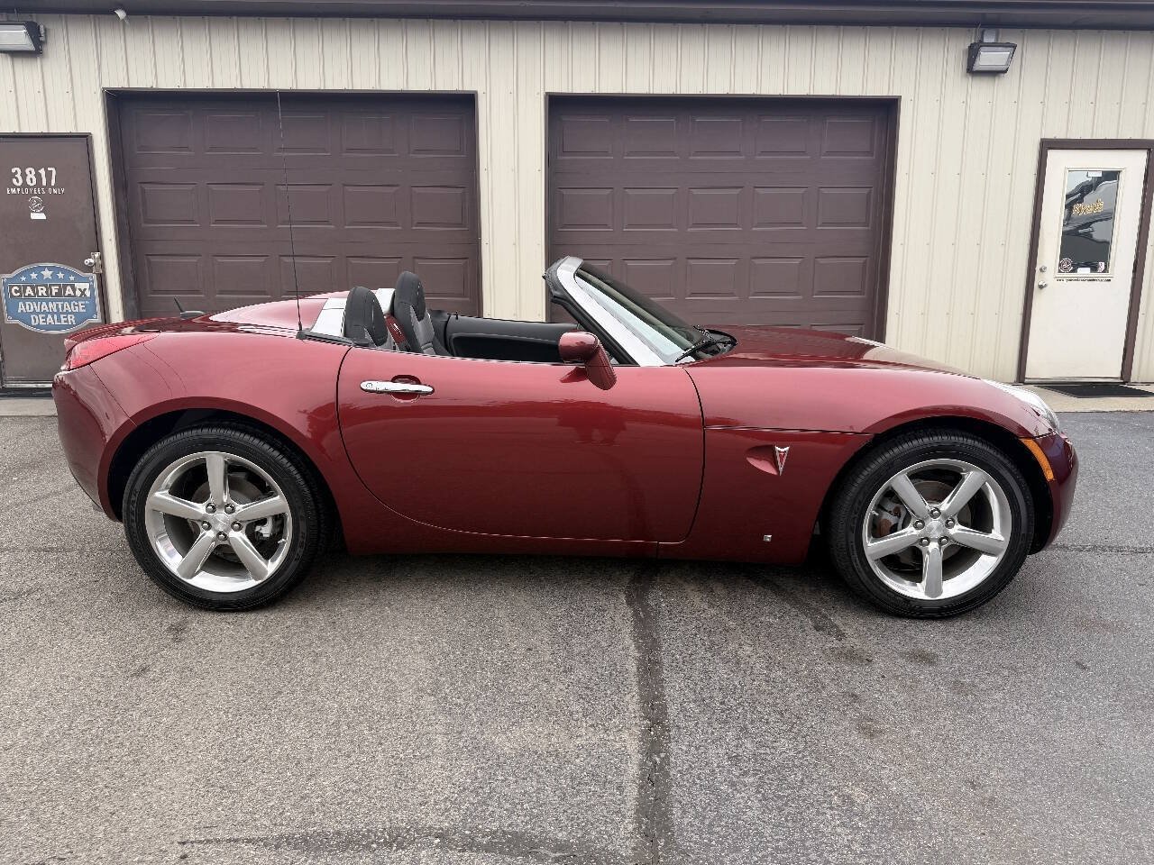 Used 2009 Pontiac Solstice Convertible w/ Preferred Package RWD image 17