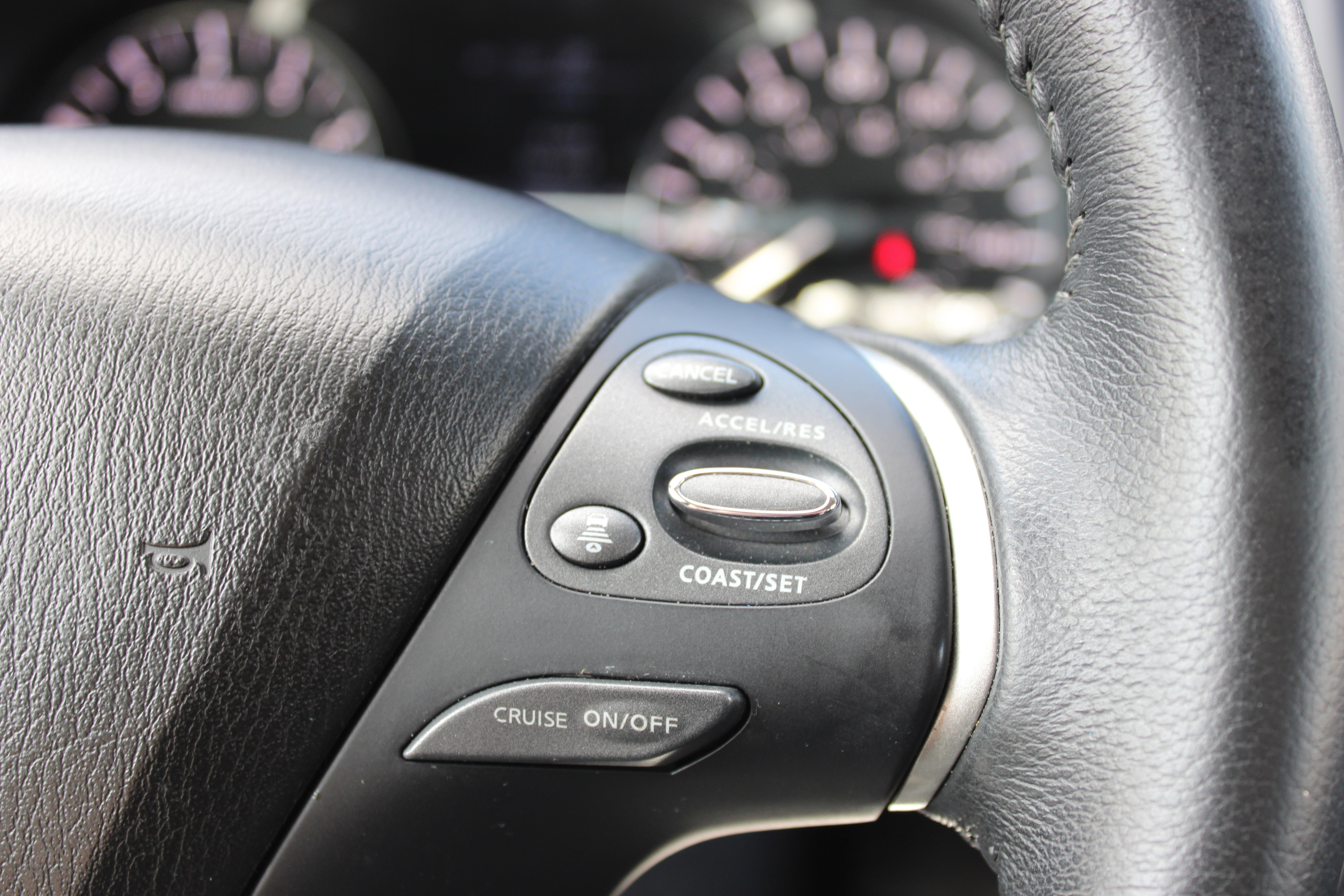 Used 2020 Nissan Pathfinder SV AWD/4WD image 28