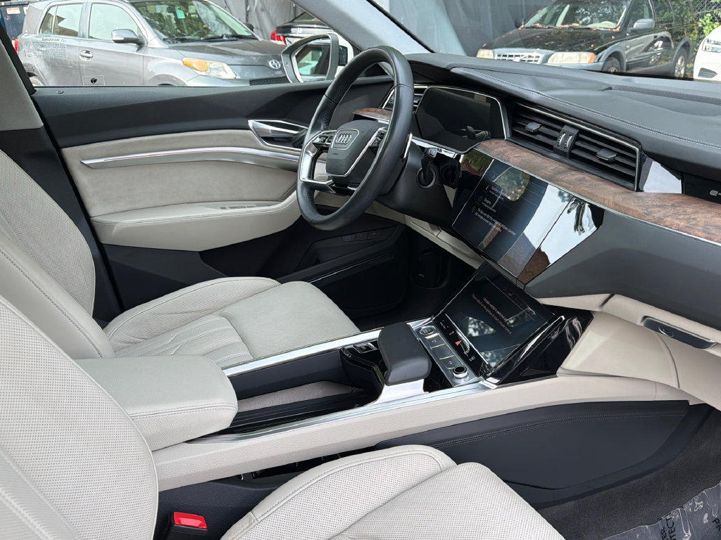 Used 2019 Audi e-tron Prestige w/ Prestige Package AWD/4WD image 10