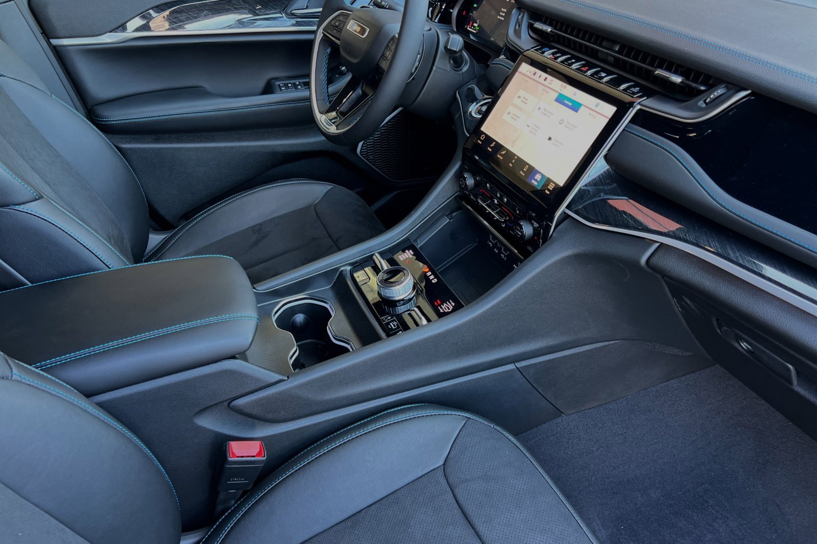 New 2023 Jeep Grand Cherokee Trailhawk w/ Advanced Protech Group II image 15