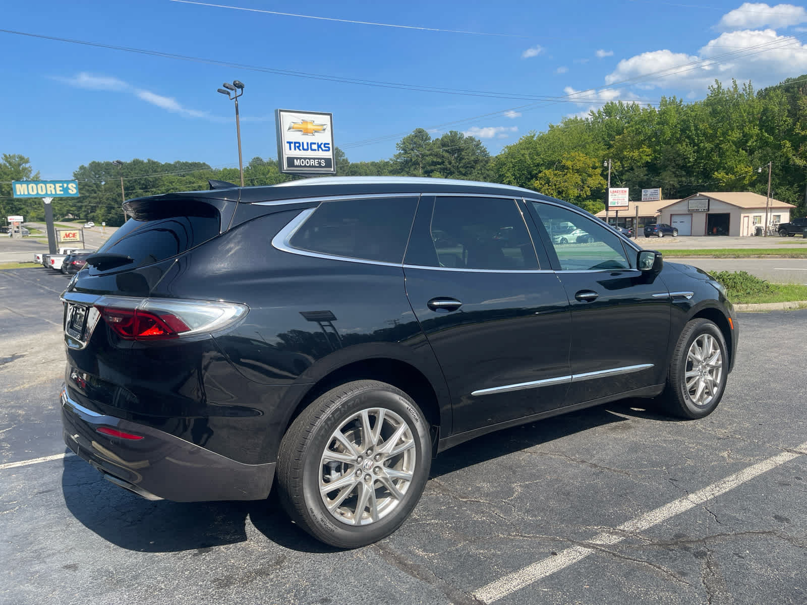 Used 2023 Buick Enclave Essence w/ Experience Buick Package FWD image 7