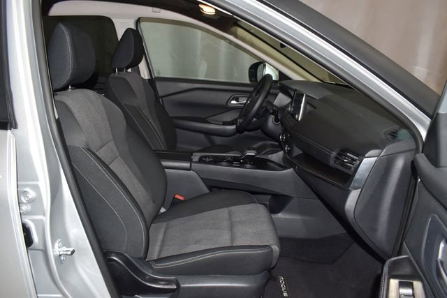 Used 2025 Nissan Rogue SV image 29