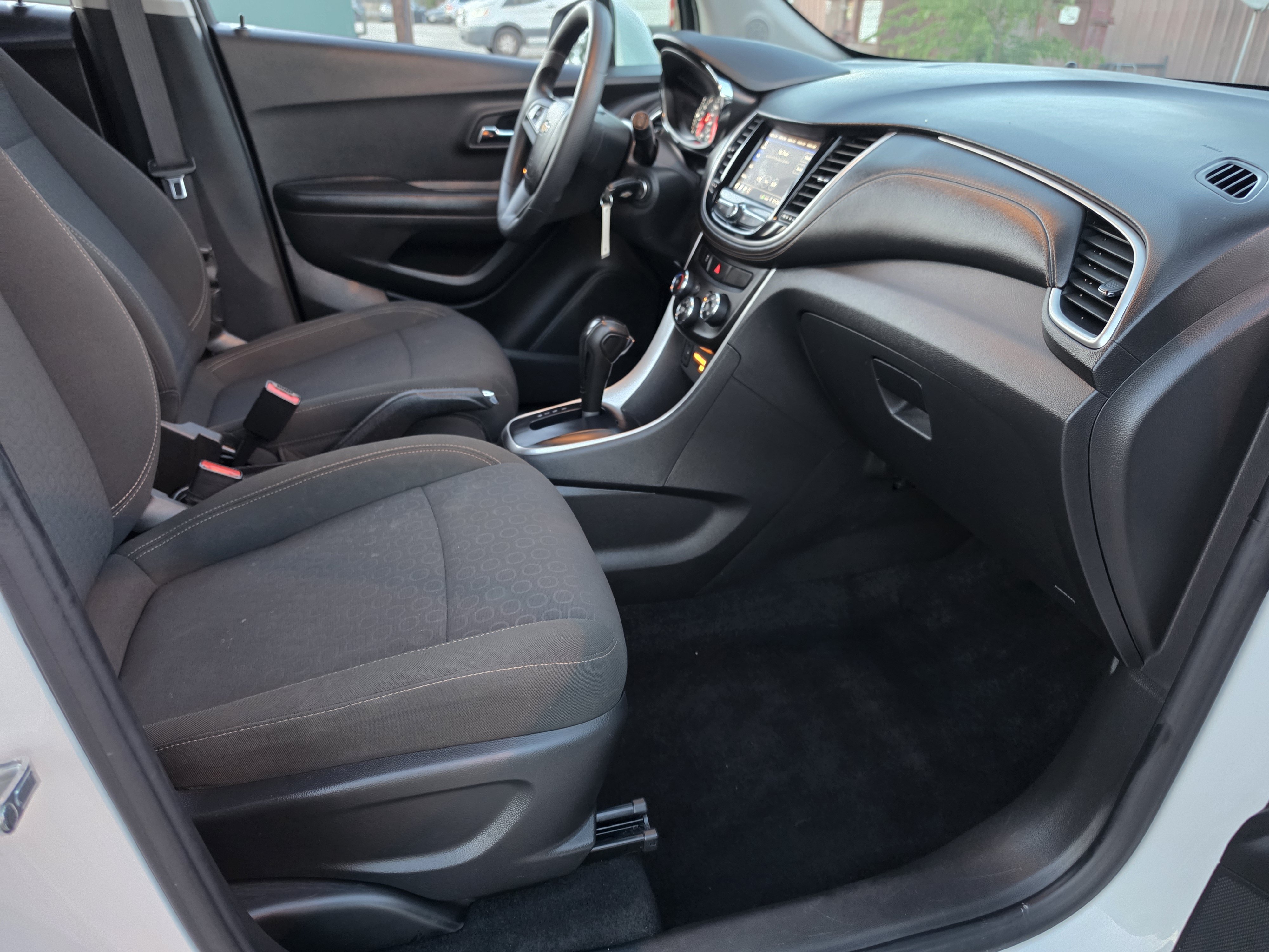 Used 2022 Chevrolet Trax LS w/ Tint and Cruise Package FWD image 13