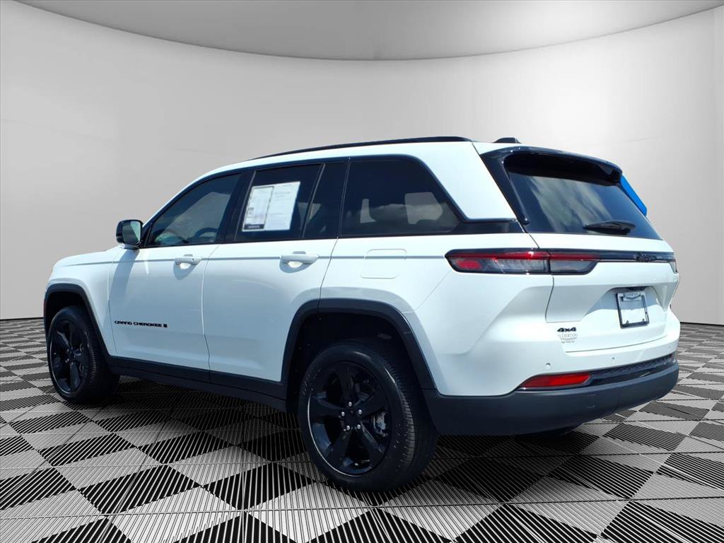 Certified 2025 Jeep Grand Cherokee Altitude AWD/4WD image 25