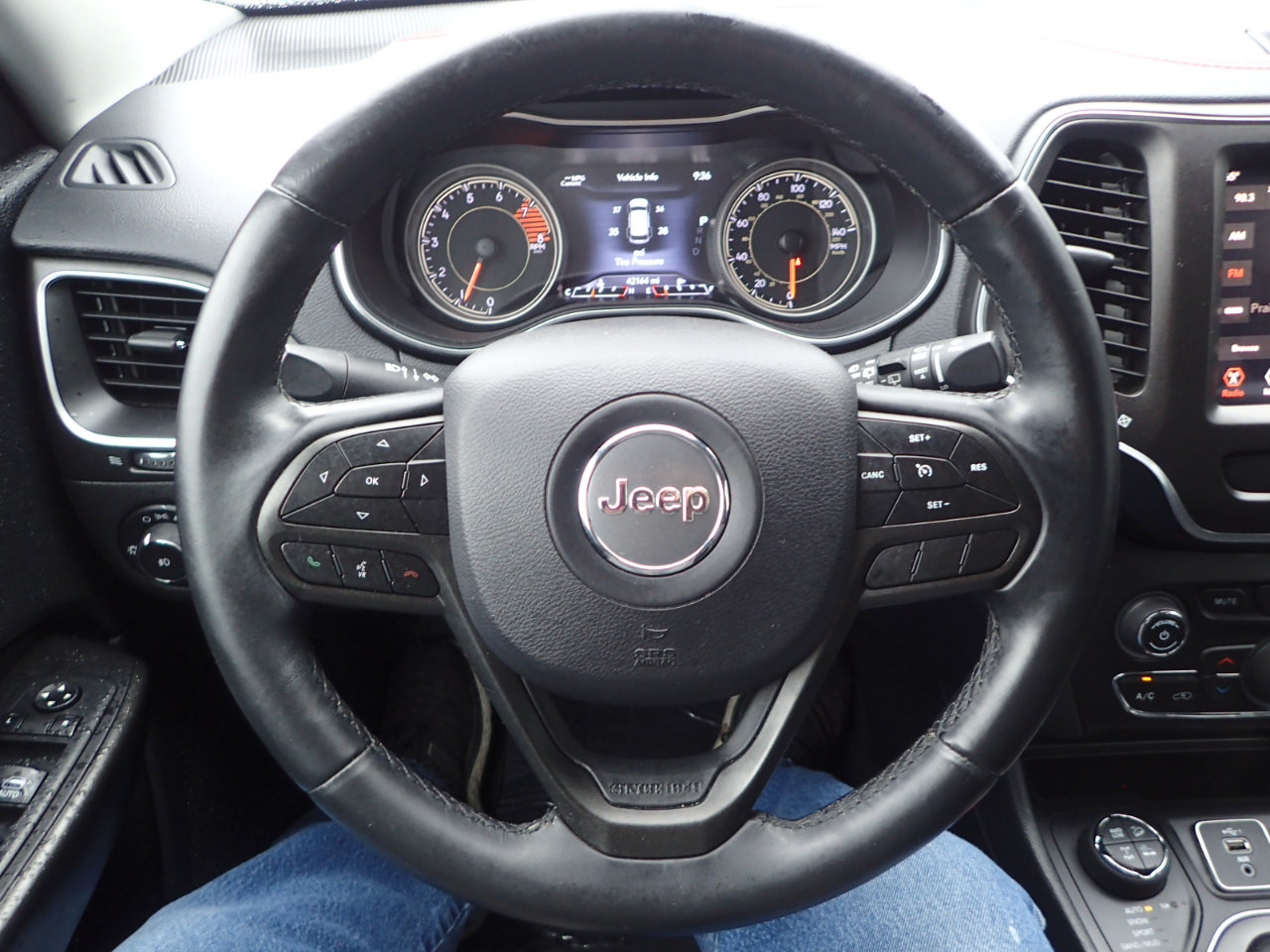 Used 2019 Jeep Cherokee Trailhawk image 14