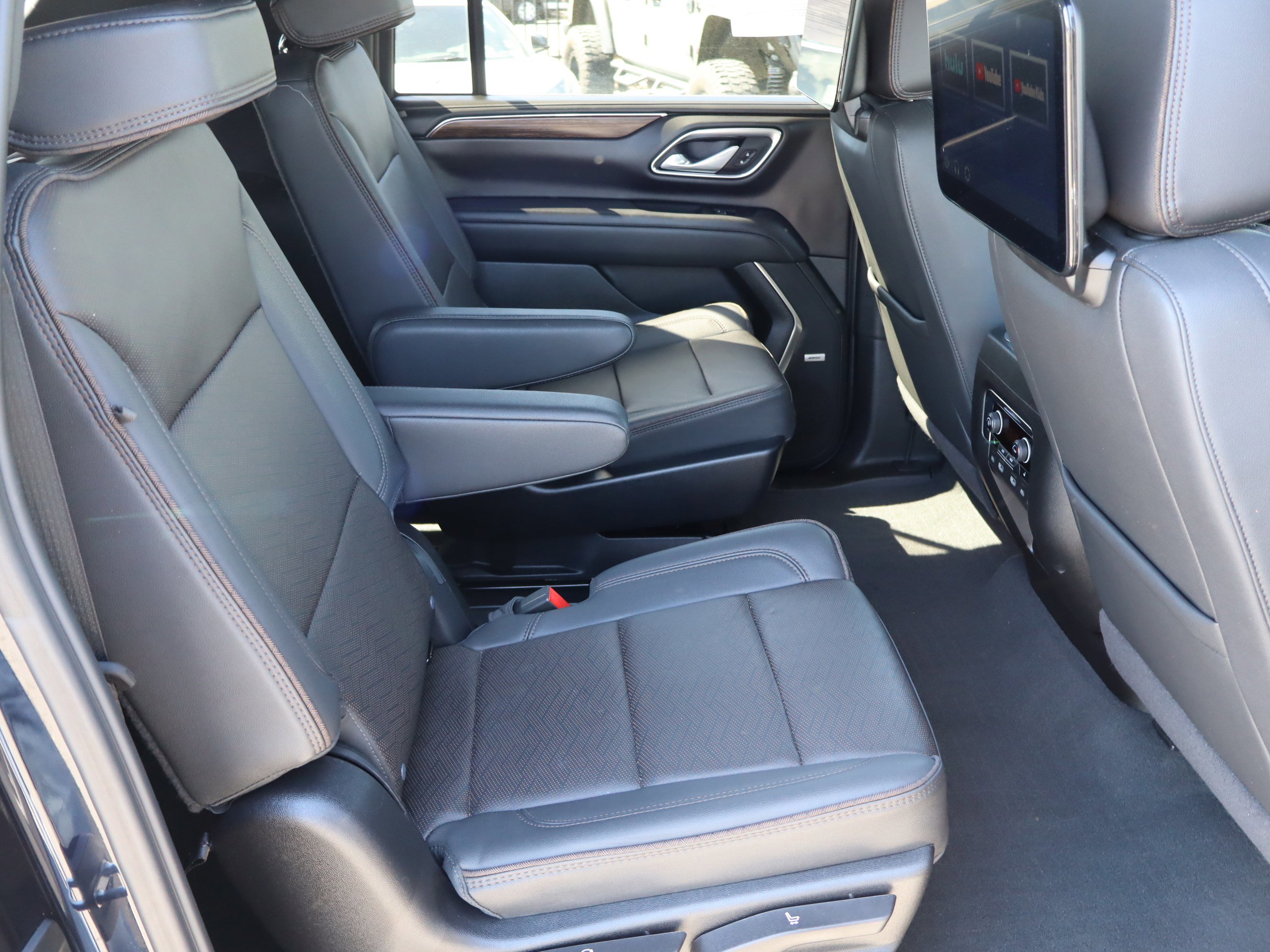 Used 2024 Chevrolet Suburban High Country w/ Advanced Technology Package AWD/4WD image 39