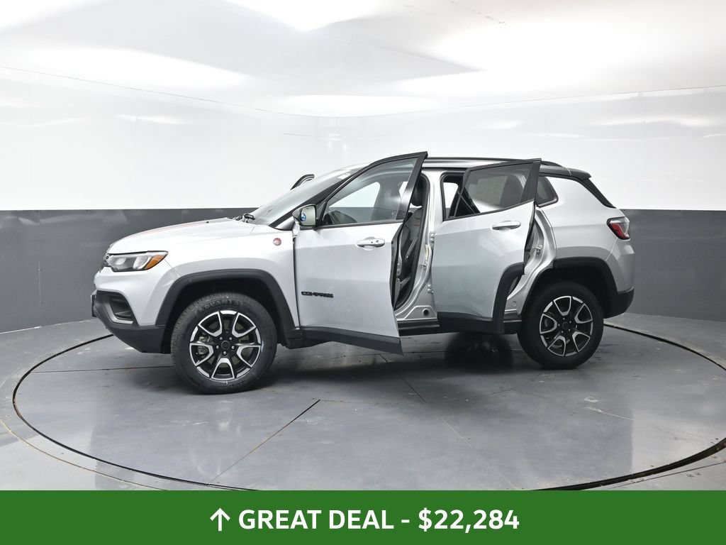 Used 2025 Jeep Compass Trailhawk AWD/4WD image 60