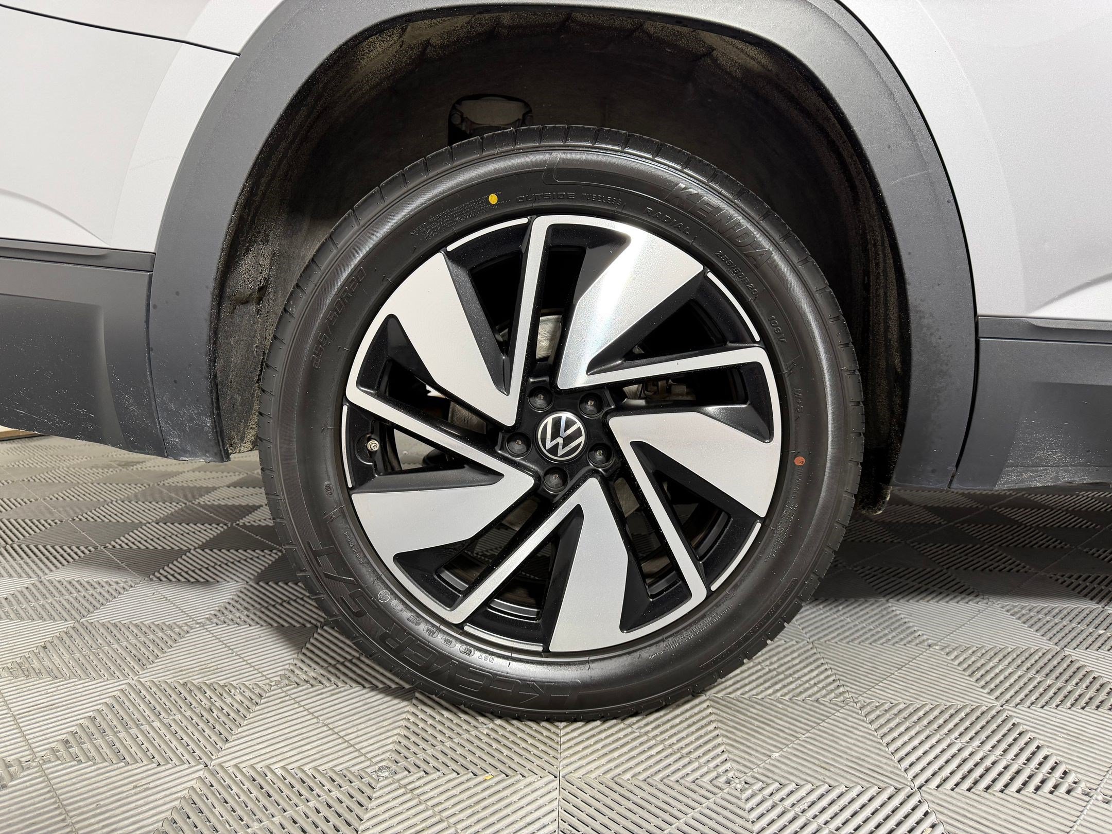 Used 2025 Volkswagen Atlas SE AWD/4WD image 19