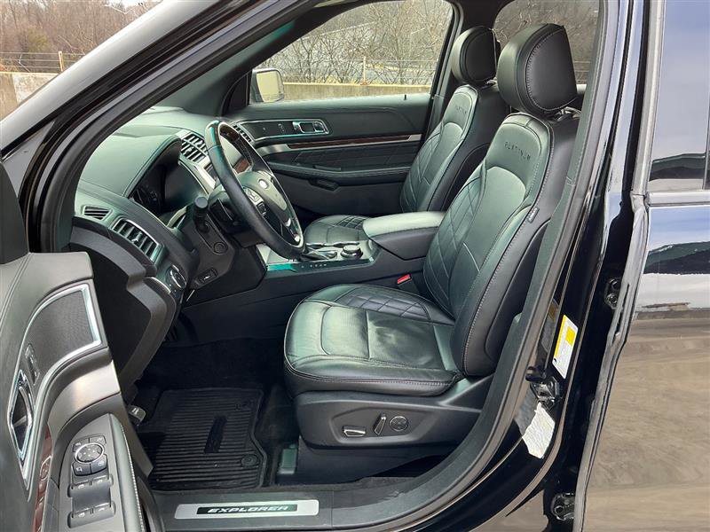 Used 2017 Ford Explorer Platinum image 30