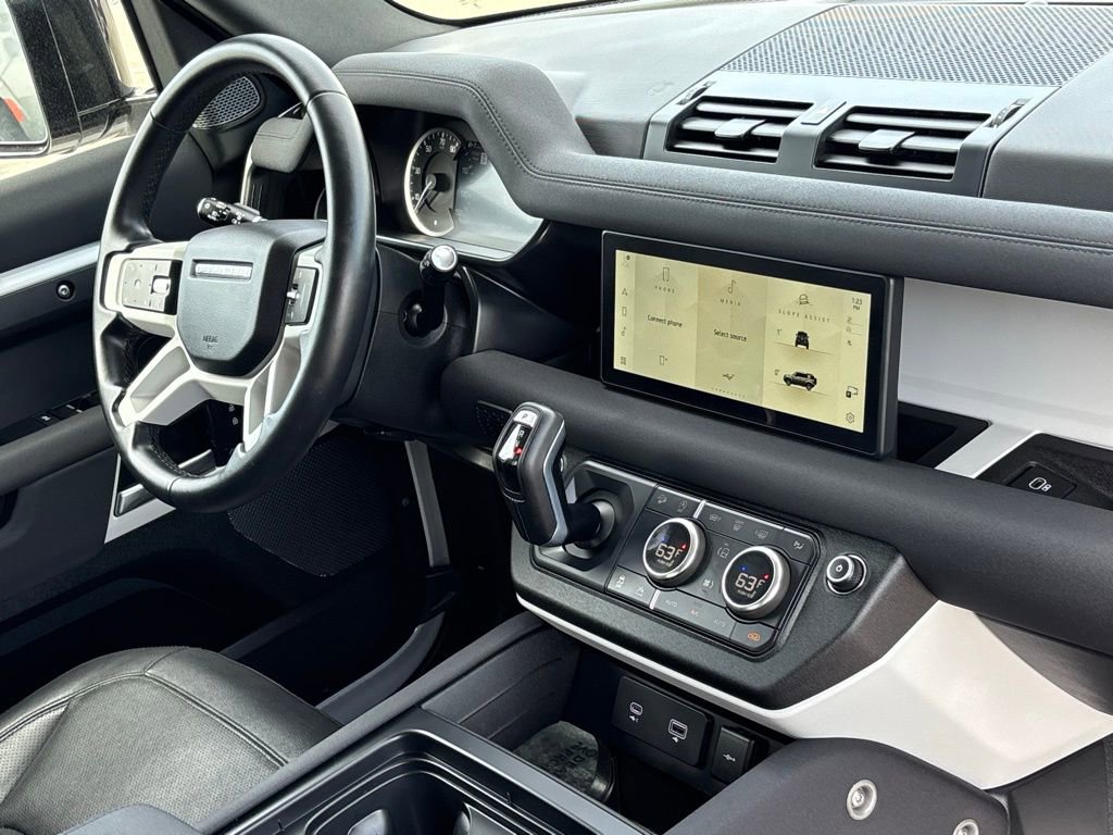 Used 2023 Land Rover Defender 110 SE image 30