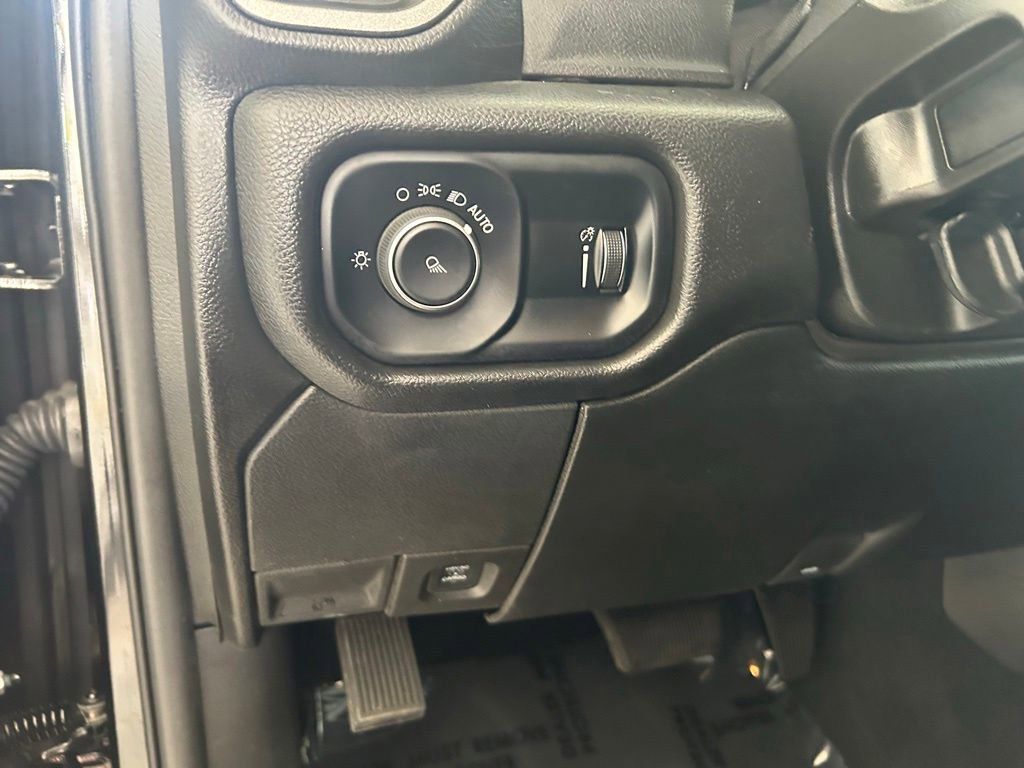 Used 2024 RAM 3500 Tradesman w/ Chrome Appearance Group AWD/4WD image 26