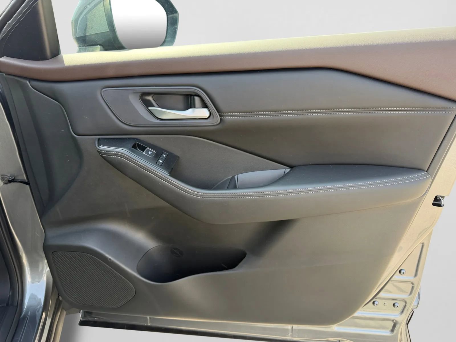 Used 2023 Nissan Rogue SL w/ SL Premium Package image 34