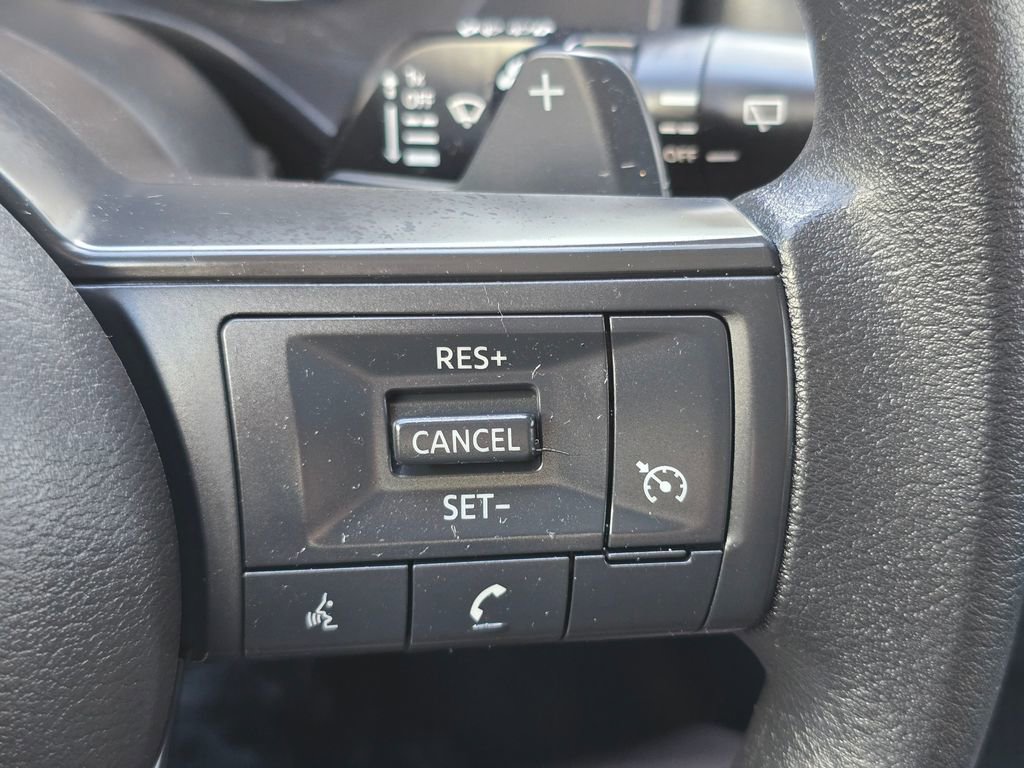 Used 2023 Nissan Rogue S image 16