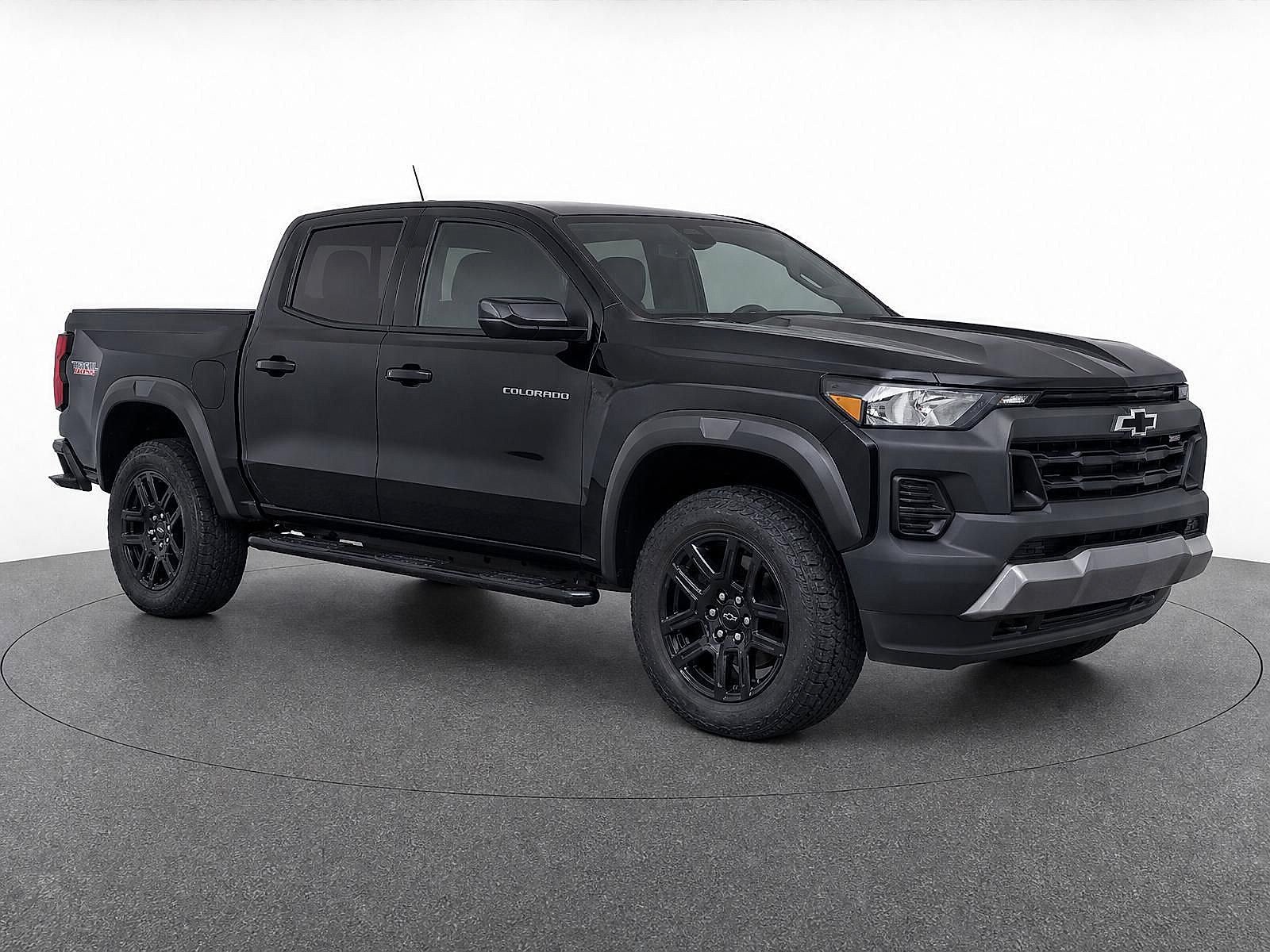 Used 2023 Chevrolet Colorado Trail Boss AWD/4WD image 2