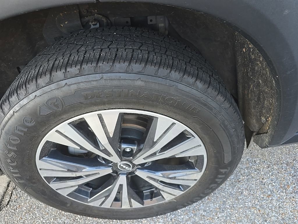 Used 2023 Nissan Rogue SV image 9