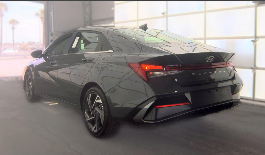 Used 2025 Hyundai Elantra SEL FWD image 7