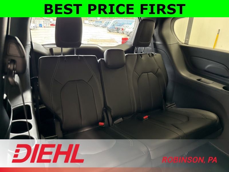 New 2026 Chrysler Pacifica Select image 12