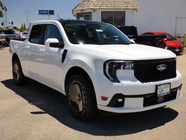 New 2025 Ford Maverick Lobo
