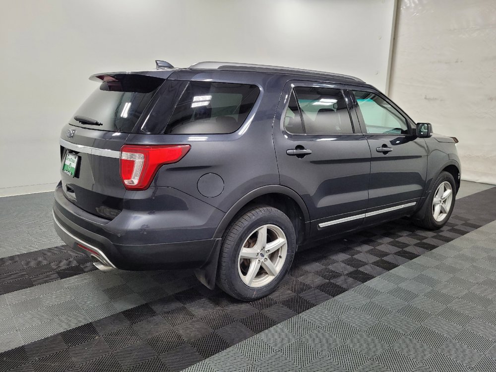 Used 2017 Ford Explorer XLT w/ Equipment Group 202A AWD/4WD image 10