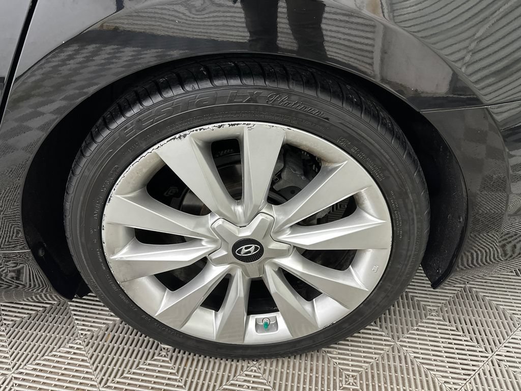 Used 2016 Hyundai Azera Limited FWD image 19