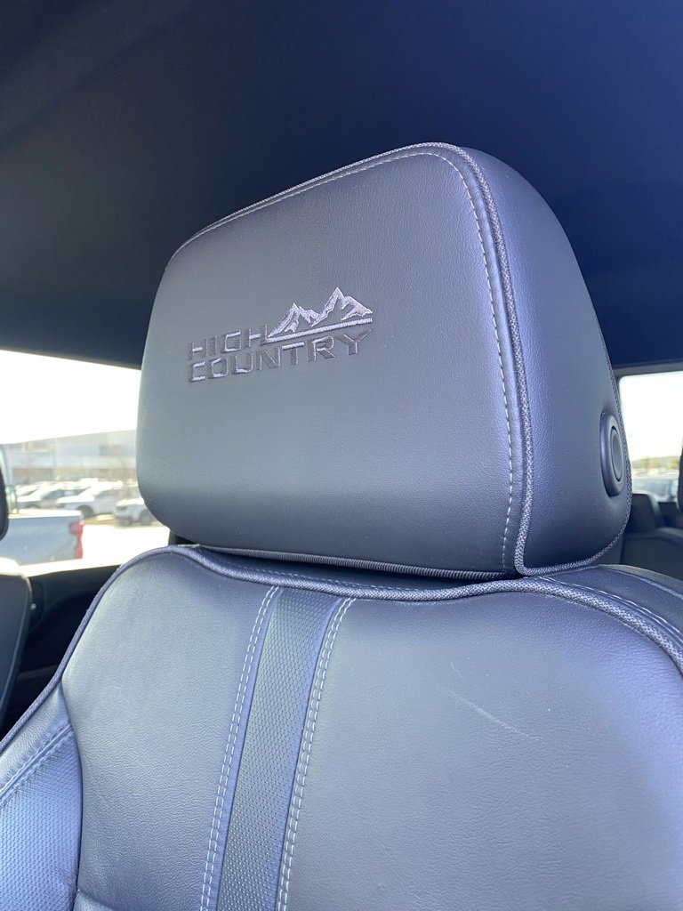 Used 2022 Chevrolet Silverado 2500 High Country image 21