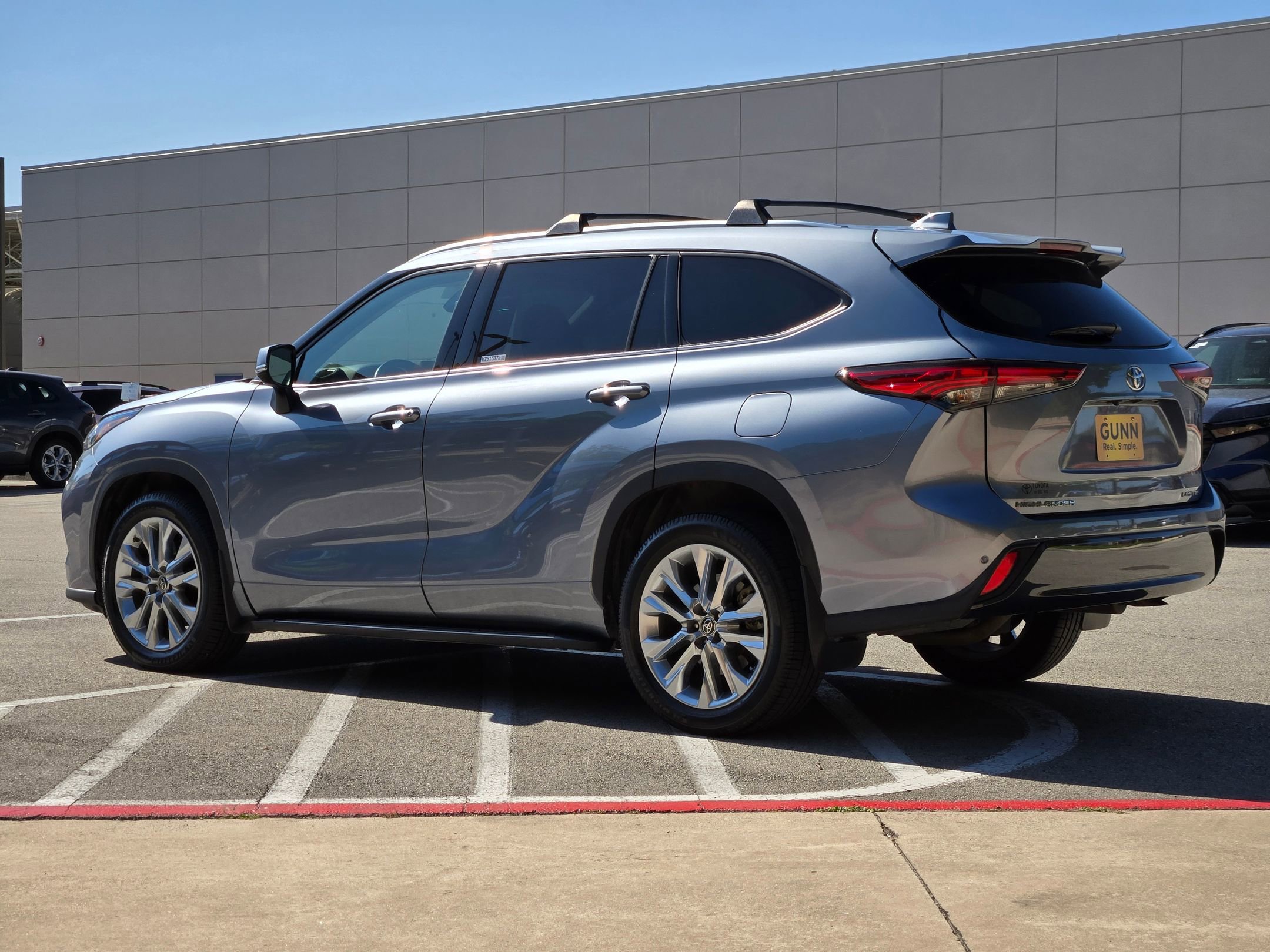 Used 2020 Toyota Highlander Limited FWD image 5