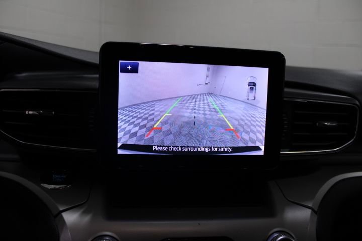 Used 2022 Ford Explorer XLT w/ Equipment Group 202A image 3