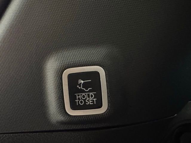 Used 2025 Jeep Grand Cherokee Limited w/ Black Appearance Package image 9