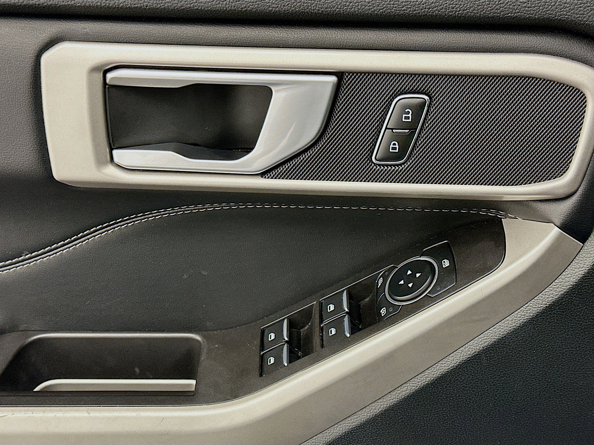 Used 2023 Ford Explorer XLT w/ Equipment Group 202A image 15