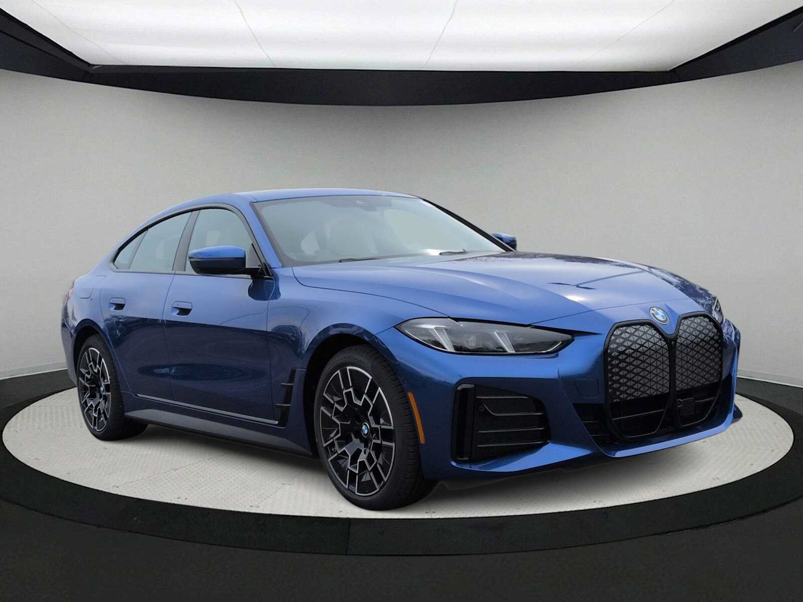 Used 2026 BMW i4 xDrive40i w/ M Sport Package AWD/4WD image 2