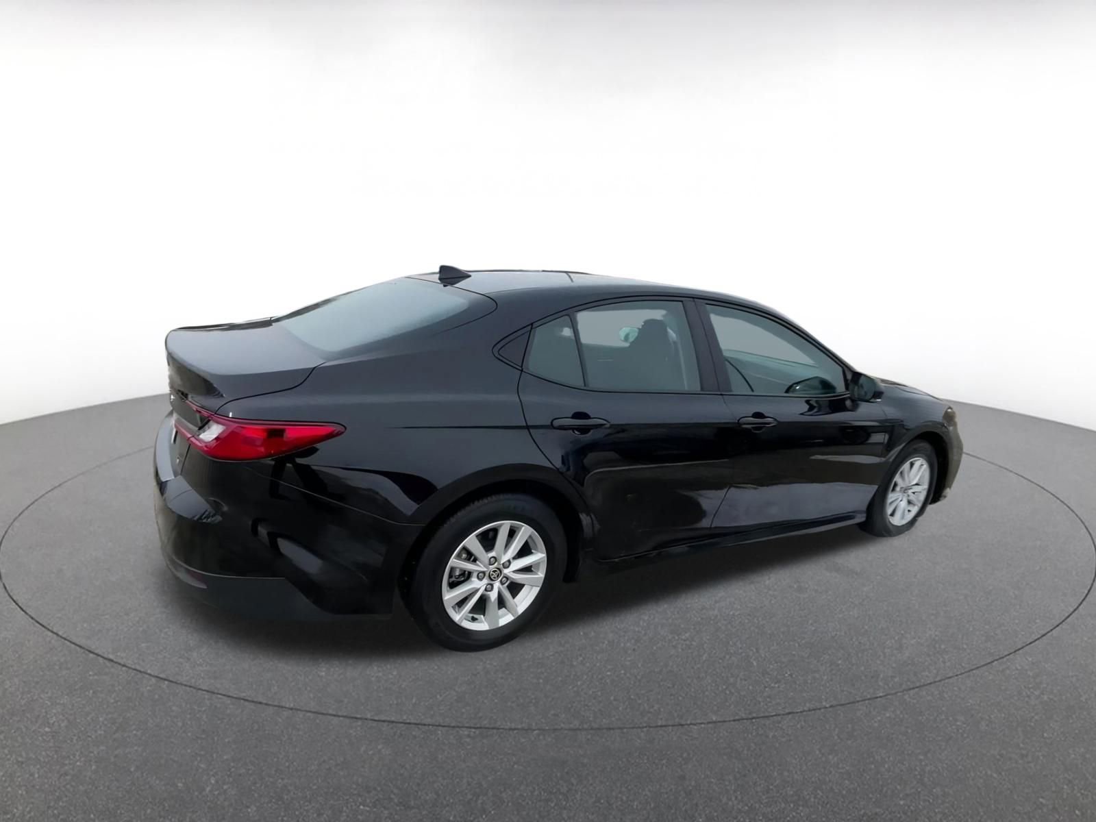 Used 2025 Toyota Camry LE image 15